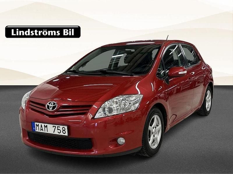 Mörkröd Begagnad 2011 Toyota Auris Edition Halvkombi | 49 000 kr (Marknadspris) - Bild 1/3