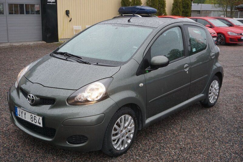 Grön Begagnad 2009 Toyota Aygo Halvkombi | 39 900 kr (Marknadspris) - Bild 1/4