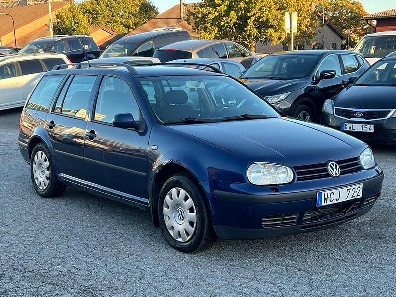 Mörkblå Begagnad 2004 VW Golf IV Basis Kombi | 19 900 kr - Bild 1/4
