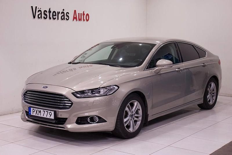 Grå Begagnad 2015 Ford Mondeo Titanium Halvkombi | 149 000 kr (Dyr) - Bild 1/4