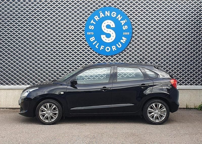 Svart Begagnad 2016 Suzuki Baleno Comfort Halvkombi | 95 000 kr - Bild 1/4