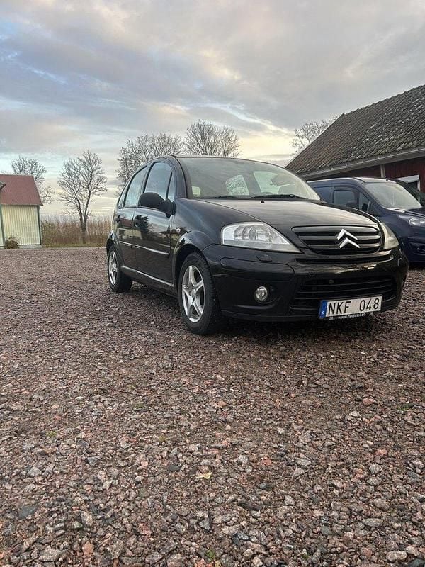 Svart Begagnad 2007 Citroën C3 Halvkombi | 24 900 kr (Marknadspris) - Bild 1/4