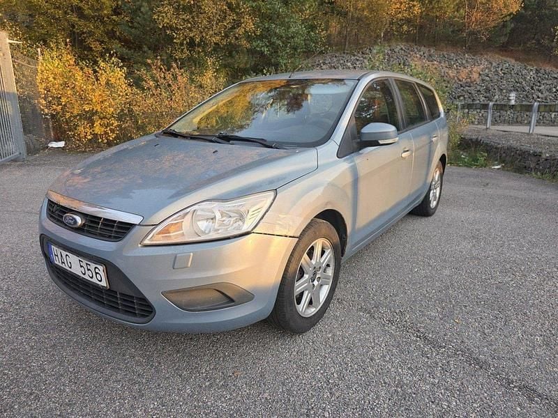 Grå Begagnad 2008 Ford Focus Trend Kombi | 11 500 kr (Lite dyr) - Bild 1/4
