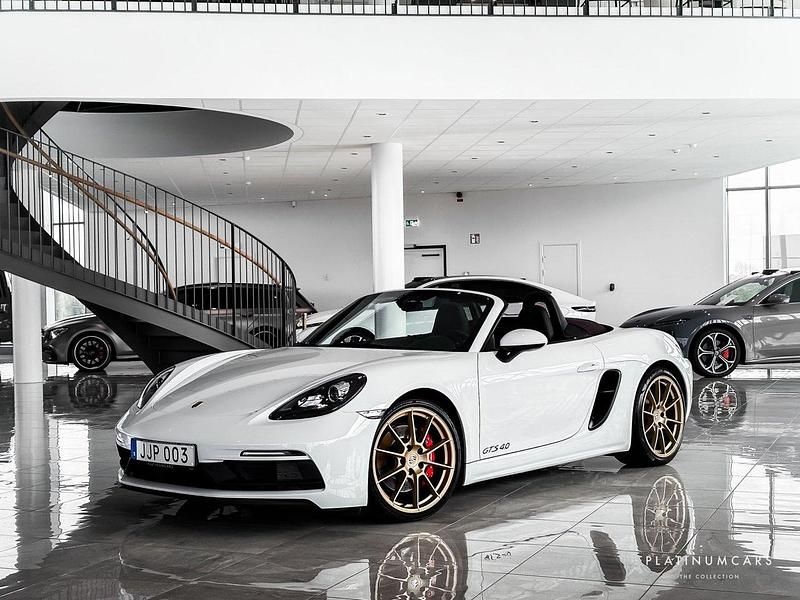 Flerfärgad Begagnad 2024 Porsche 718 Boxster Cab | 1 119 000 kr (Marknadspris) - Bild 1/4
