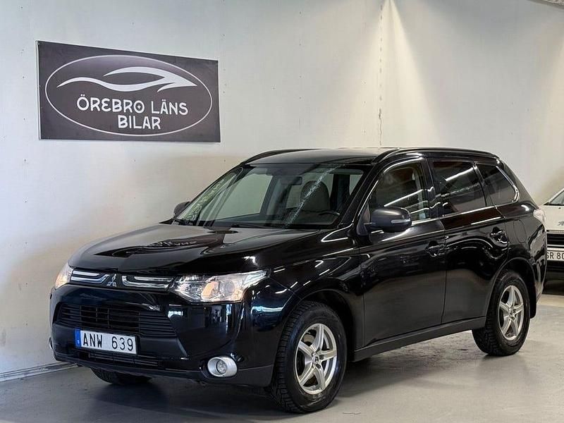 Svart Begagnad 2014 Mitsubishi Outlander SUV | 104 900 kr (Marknadspris) - Bild 1/4