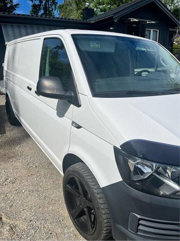 Vit Begagnad 2016 VW T6 Van | 149 900 kr (Bra pris) - Bild 1/4
