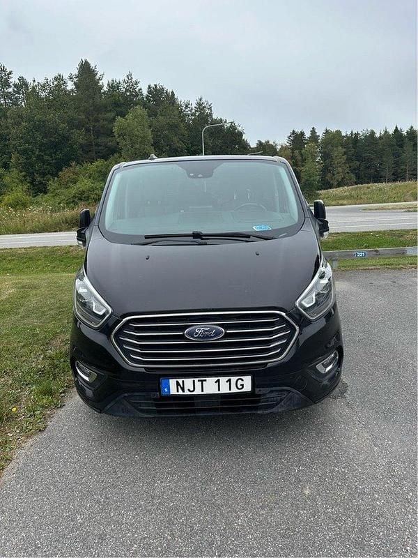 Svart Begagnad 2021 Ford Tourneo Custom Minibuss | 165 000 kr (Superpris) - Bild 1/4