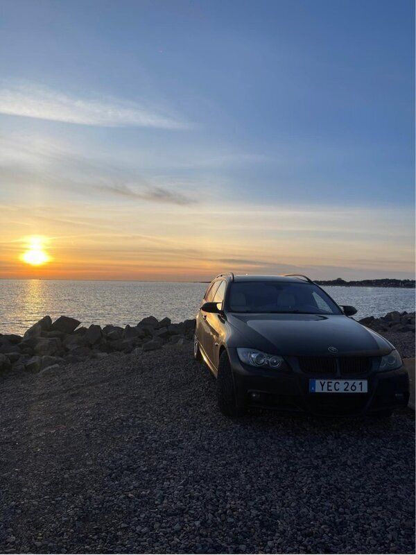 Svart Begagnad 2007 BMW 335 Comfort Edition Kombi | 135 000 kr (Marknadspris) - Bild 1/4