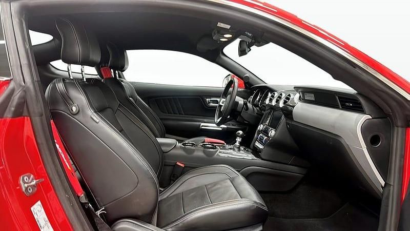 Begagnad Ford Mustang 317 HK (233 kW) 2016 Röd Sportkupé