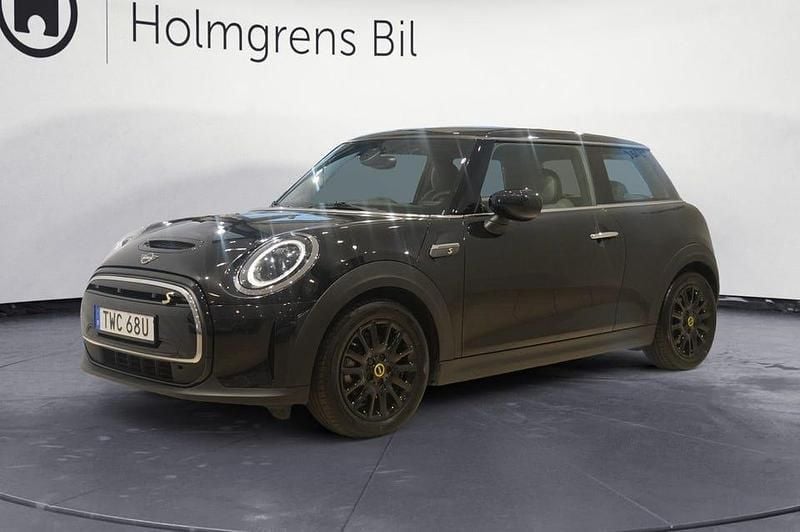Begagnad Mini Cooper Essential 110 kW (150 HK) 2022 Midnight black ii Halvkombi