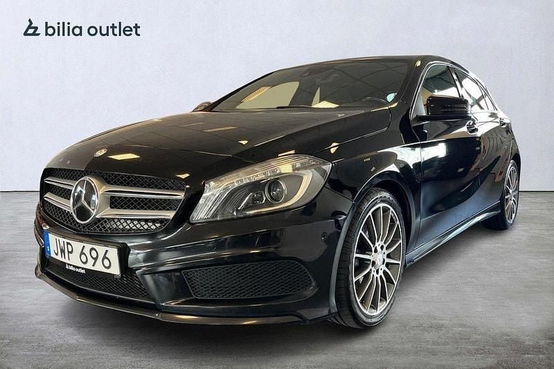 Svart Begagnad 2015 Mercedes A200 AMG line Halvkombi | 139 900 kr (Marknadspris) - Bild 1/3