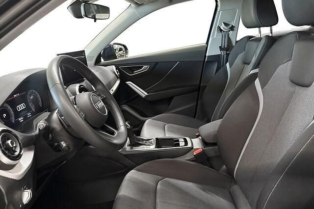 Begagnad Audi Q2 Advanced Plus 151 HK (111 kW) 2024 Blå SUV
