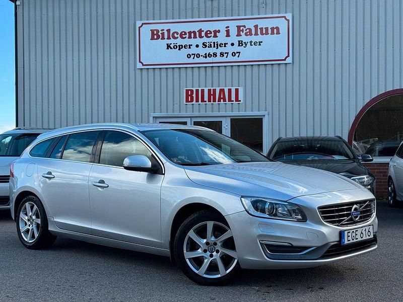 Silver Begagnad 2014 Volvo V60 Summum Kombi | 119 900 kr (Marknadspris) - Bild 1/4