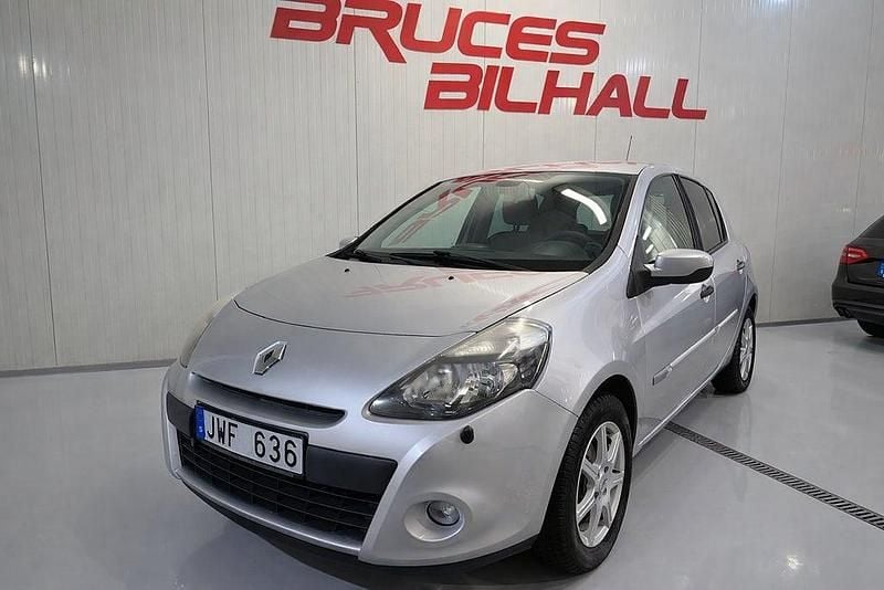 Silver Begagnad 2009 Renault Clio R.S. Halvkombi | 29 900 kr (Marknadspris) - Bild 1/4