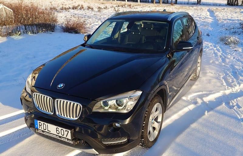 Begagnad 2013 BMW X1 xLine SUV | 125 000 kr (Lite dyr) - Bild 1/4