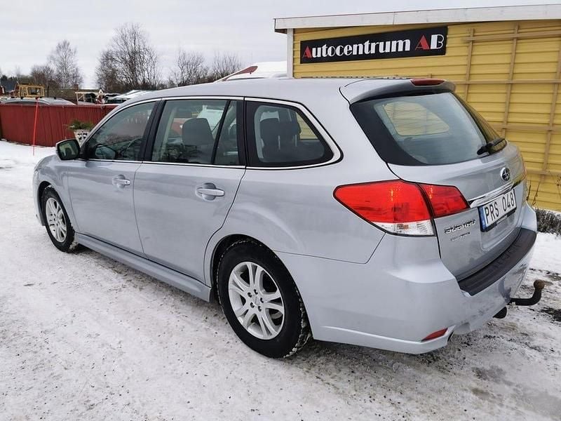 Begagnad Subaru Legacy 150 HK (110 kW) 2013 Silver Kombi