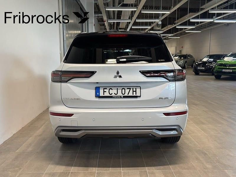 Begagnad Mitsubishi Outlander Instyle 136 HK (100 kW) 2025 White diamond + black roof (d) SUV