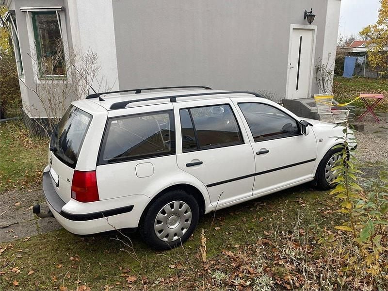 Vit Begagnad 2001 VW Golf IV Kombi | 17 000 kr (Lite dyr) - Bild 1/4