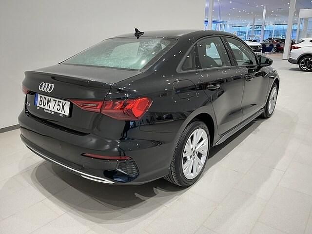 Begagnad Audi A3 Advanced Plus 150 HK (110 kW) 2023 Brilliantsvart Sedan