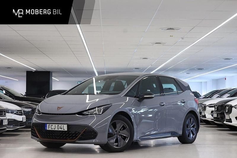 Ljusgrå Begagnad 2024 Cupra Born Halvkombi | 294 900 kr (Marknadspris) - Bild 1/3