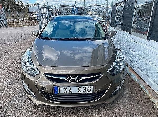 Begagnad Hyundai i40 136 HK (100 kW) 2011 Brun Kombi