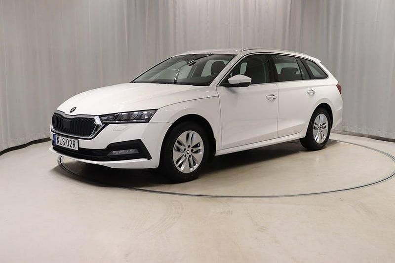 Vit Begagnad 2023 Skoda Octavia G-TEC Kombi | 268 900 kr (Marknadspris) - Bild 1/4