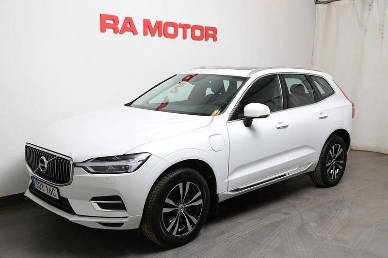 Vit (ice white solid) Begagnad 2021 Volvo XC60 Momentum SUV | 298 800 kr (Superpris) - Bild 1/3
