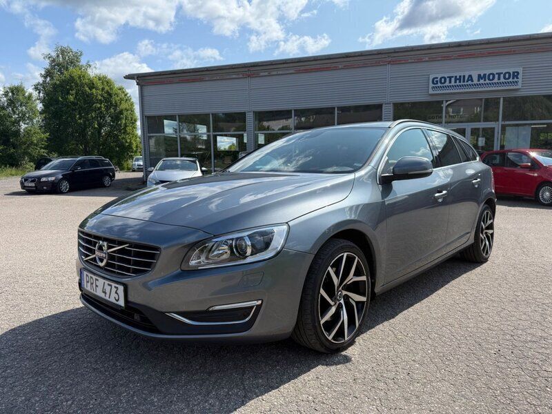 Grå (grå metallic) Begagnad 2018 Volvo V60 Momentum Kombi | 154 900 kr (Bra pris) - Bild 1/4