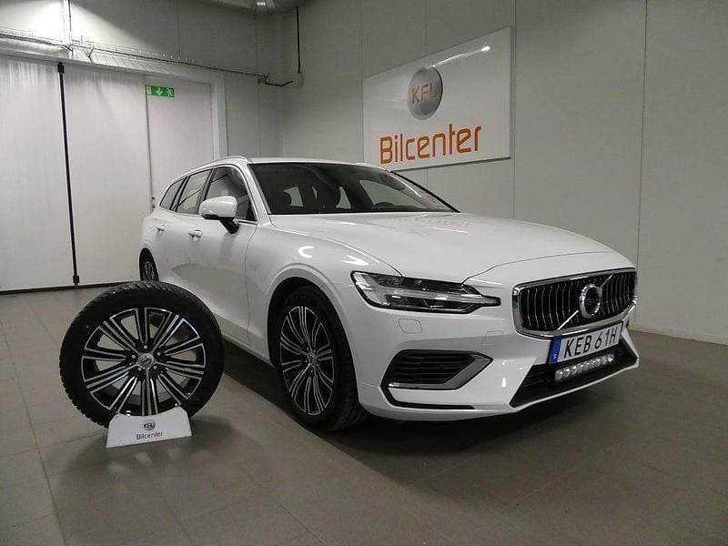 Vit Begagnad 2020 Volvo V60 Kombi | 277 900 kr (Marknadspris) - Bild 1/4