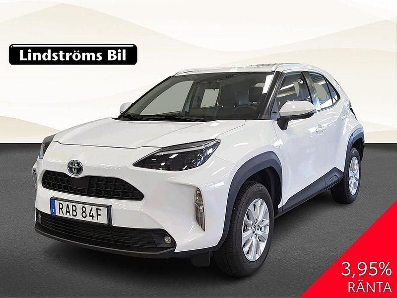 Vit Begagnad 2022 Toyota Yaris Cross Active SUV | 254 500 kr (Bra pris) - Bild 1/3