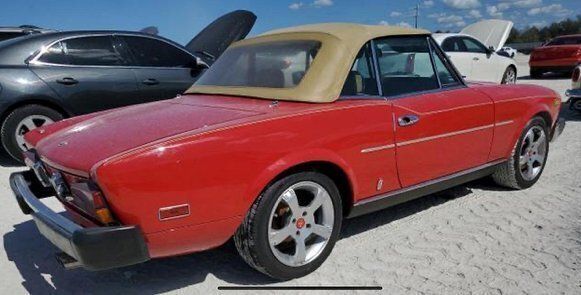 Begagnad Fiat 124 Spider 1979 Vinröd Cab