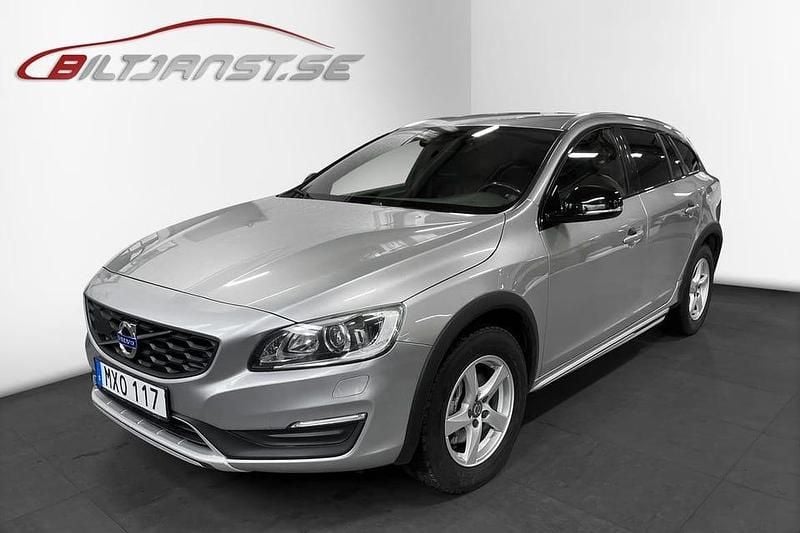 Begagnad Volvo V60 CC Summum 192 HK (141 kW) 2016 Silver Kombi