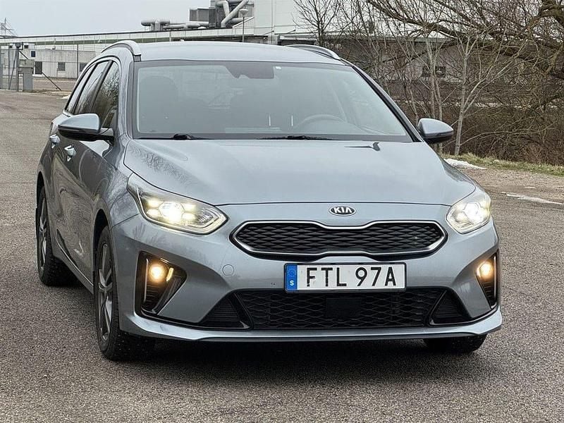 Grå Begagnad 2021 Kia Ceed Sportswagon Kombi | 208 500 kr (Superpris) - Bild 1/4