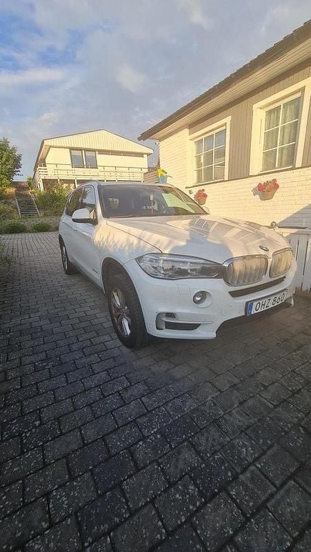 Vit Begagnad 2017 BMW X5 SUV | 280 000 kr (Marknadspris) - Bild 1/4