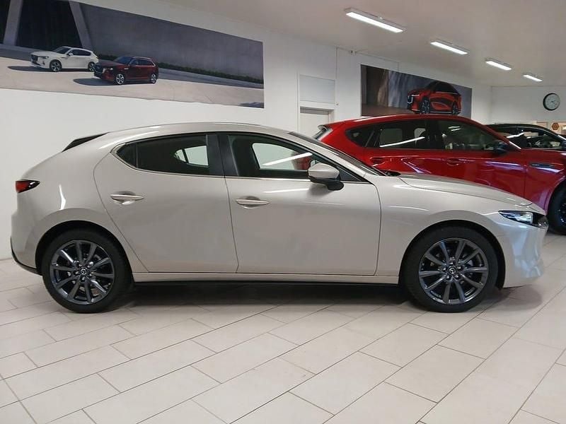 Ny Mazda 3 140 HK (102 kW) 2025 Brun Halvkombi