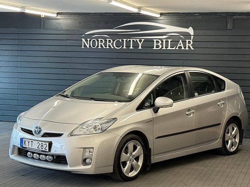 Silver Begagnad 2009 Toyota Prius Halvkombi | 72 800 kr (Marknadspris) - Bild 1/4