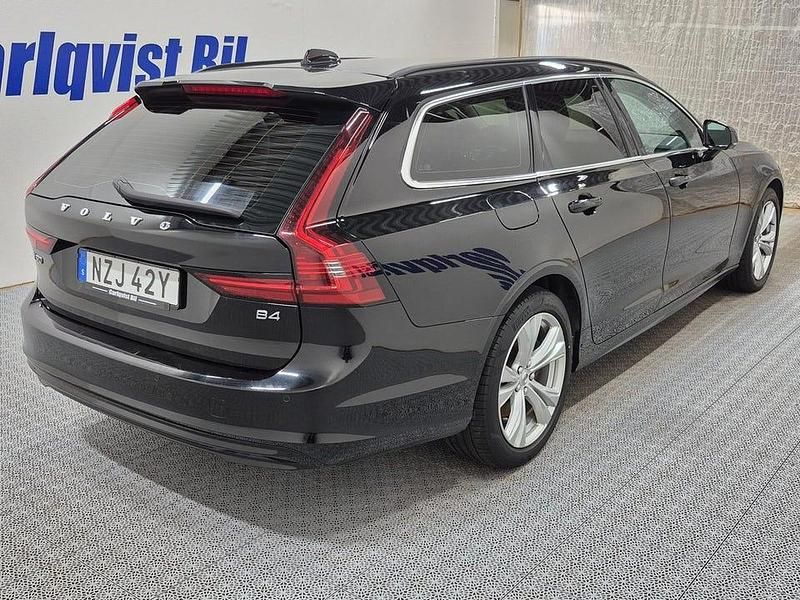 Begagnad Volvo V90 197 HK (144 kW) 2022 Svart Kombi