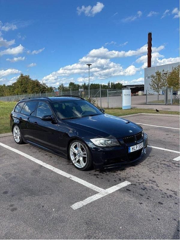 Svart Begagnad 2008 BMW 325 M Sport Kombi | 73 000 kr (Bra pris) - Bild 1/4