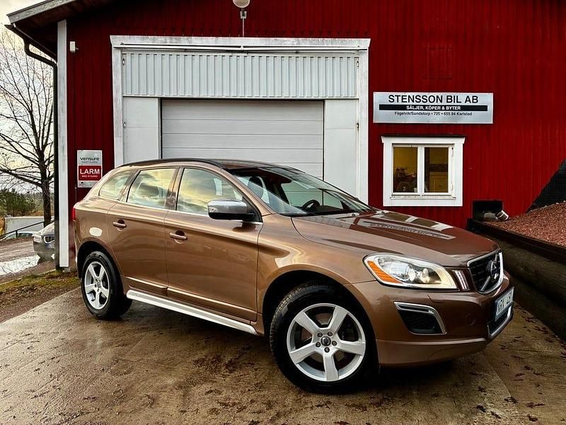 Brun Begagnad 2011 Volvo XC60 R-Design SUV | 109 500 kr (Marknadspris) - Bild 1/4