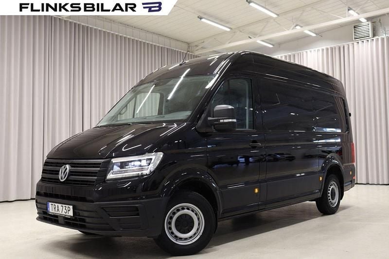 Svart (deep black pärleffekt) Begagnad 2024 VW Crafter Van | 539 900 kr (Marknadspris) - Bild 1/4