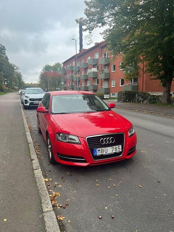 Röd Begagnad 2012 Audi A3 Sportback Attraction Halvkombi | 52 000 kr (Bra pris) - Bild 1/4