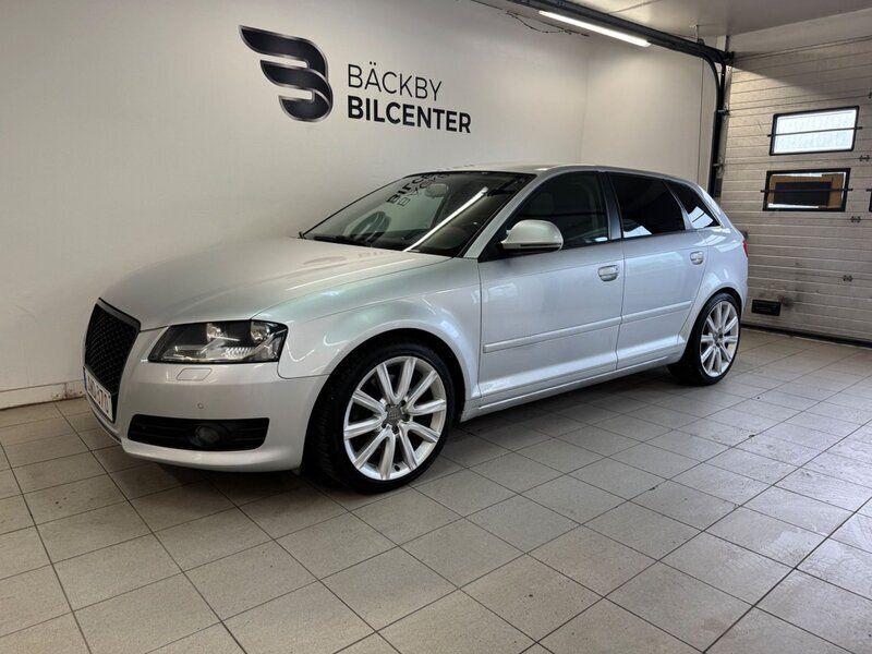 Silver Begagnad 2008 Audi A3 Sportback Halvkombi | 73 000 kr (Marknadspris) - Bild 1/4