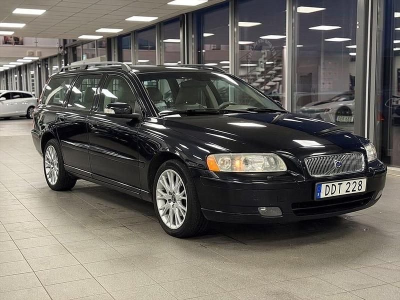 Svart Begagnad 2007 Volvo V70 Momentum Kombi | 49 900 kr (Lite dyr) - Bild 1/4