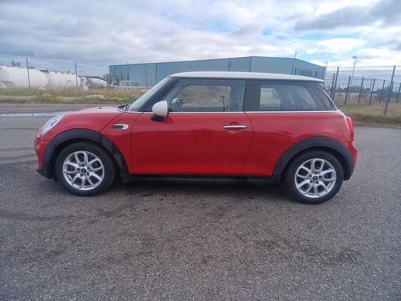 Röd Begagnad 2016 Mini Cooper Pepper Halvkombi | 129 900 kr (Lite dyr) - Bild 1/4