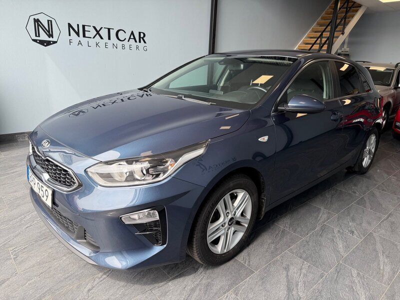 Blå Begagnad 2019 Kia Ceed Halvkombi | 134 900 kr (Bra pris) - Bild 1/4