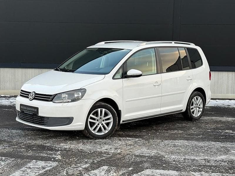Vit Begagnad 2010 VW Touran Minibuss | 73 800 kr (Marknadspris) - Bild 1/4