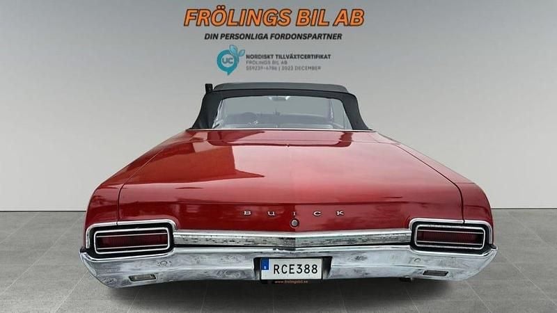 Begagnad Buick Skylark 214 HK (157 kW) 1967 Röd Cab