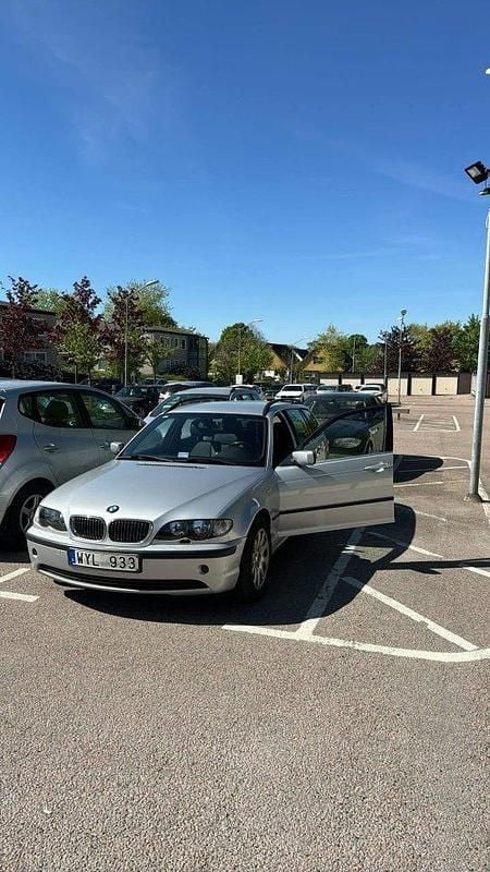 Grå Begagnad 2005 BMW 320 Kombi | 30 000 kr (Bra pris) - Bild 1/4