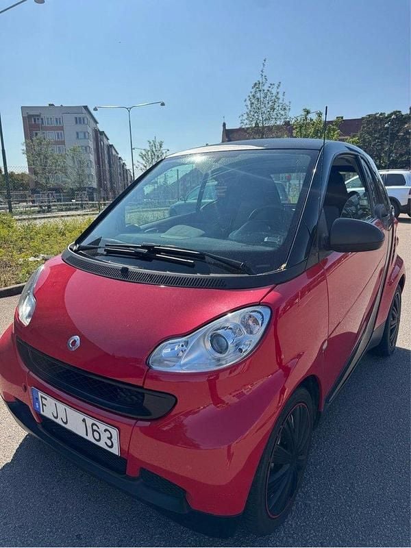 Röd Begagnad 2011 Smart ForTwo Coupé Sportkupé | 39 000 kr (Marknadspris) - Bild 1/4