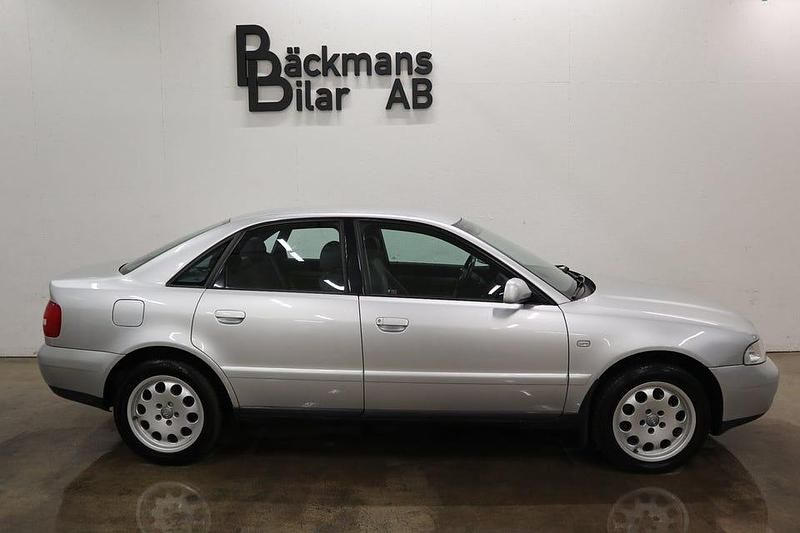 Silver Begagnad 2000 Audi A4 Comfort Sedan | 79 000 kr - Bild 1/4